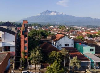 2,8 метра: в Индонезии построили самый узкий отель в мире