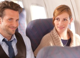 Какие правила этикета в самолете стоит знать: можно ли на борту самолета делать замечание и пользоваться гаджетами