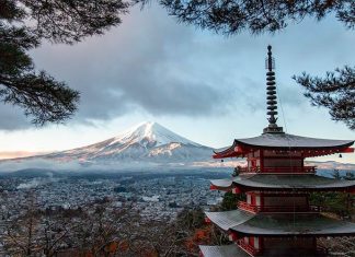 Ограничения на посещение горы Фудзи коснутся туристов уже в июле