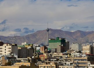 Российские туристы вернулись из Ирана в Россию