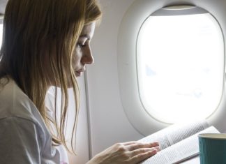 Стюардесса назвала лучшие места в самолете
