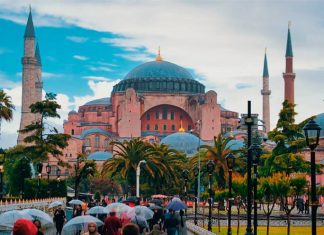 В Стамбуле ввели билетную систему в мечети Айя-София