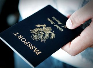 Россия не вводила ограничений на выдачу виз американцам, заявили в МИД