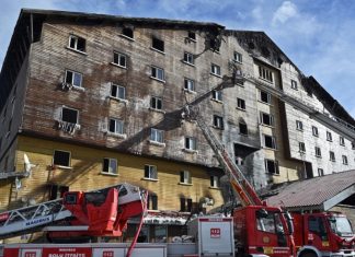 Турецкие СМИ назвали причину пожара в отеле на курорте