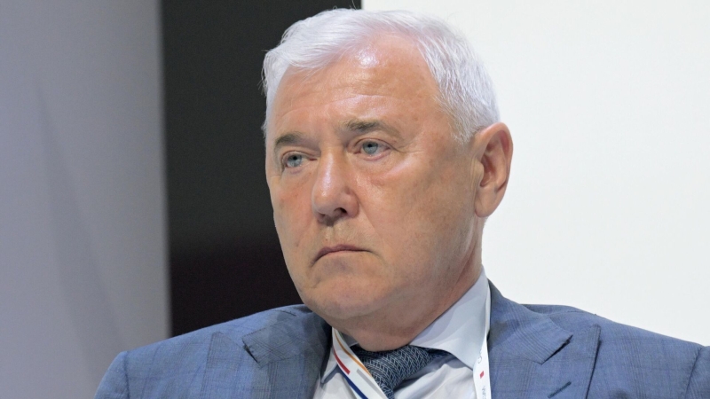 Российским туристам предложили альтернативу "стареющим" долларам