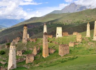 От Арктики до Кавказа: 7 необычных идей для путешествий по России в середине лета