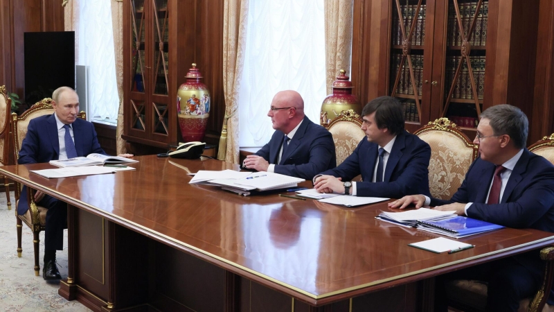 Правительство утвердило меры помощи туроператорам в сфере выездного туризма