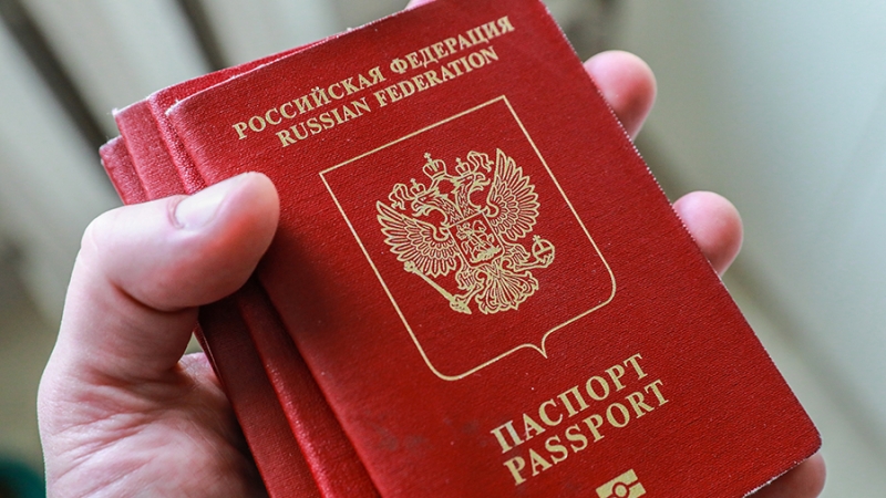 Больше половины россиян хотели бы отдохнуть осенью за границей