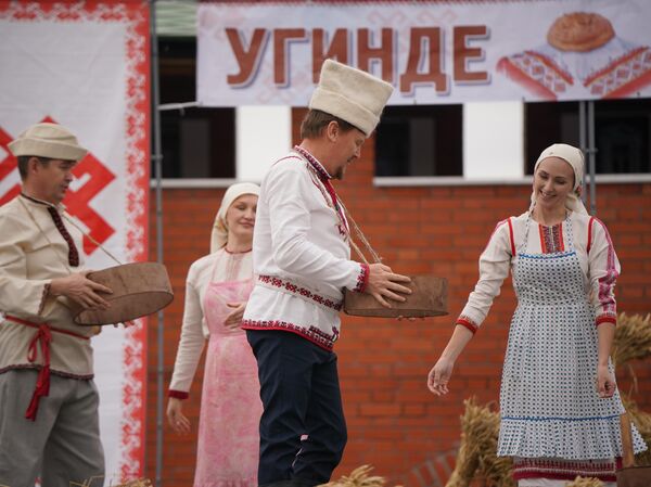 Хлеб из глины и марийские блины. Как в Йошкар-Оле отметили праздник Угинде