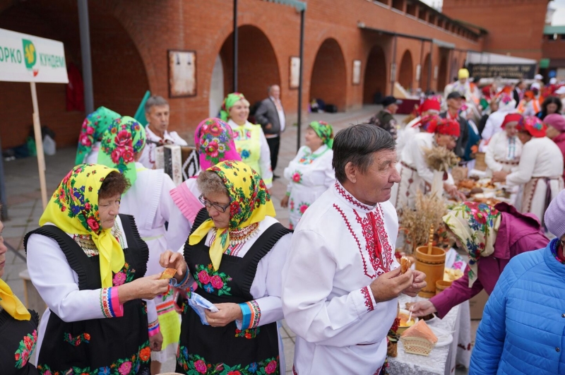 Хлеб из глины и марийские блины. Как в Йошкар-Оле отметили праздник Угинде