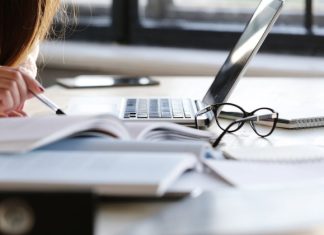 Идут танцевать или зубрят: как знаки зодиака готовятся к экзаменам