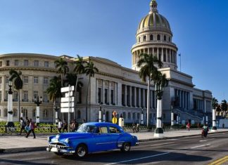 Эксперт рассказал, что делать российским туристам с путевками на Кубу